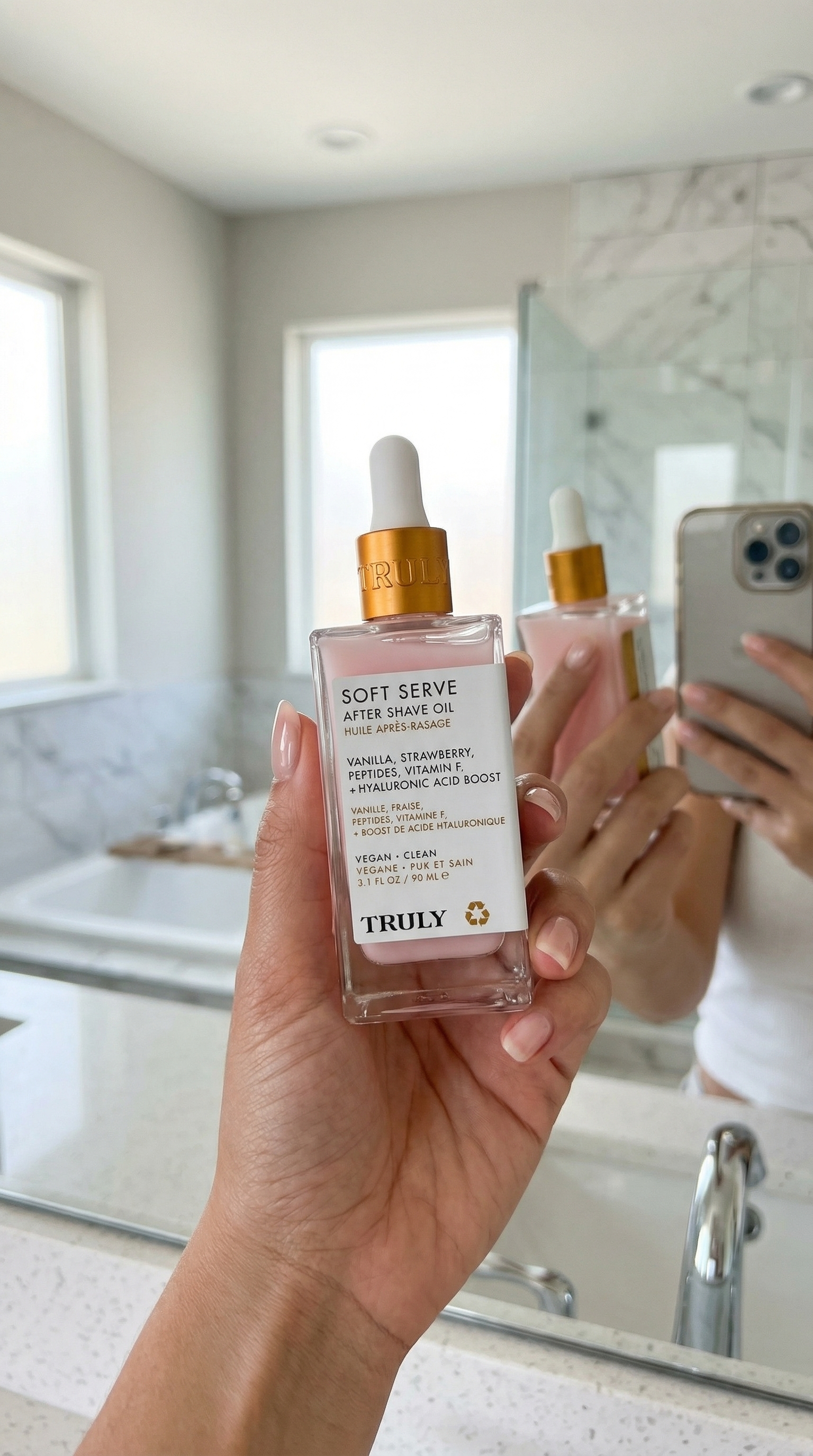 Camila González con su producto Truly Beauty